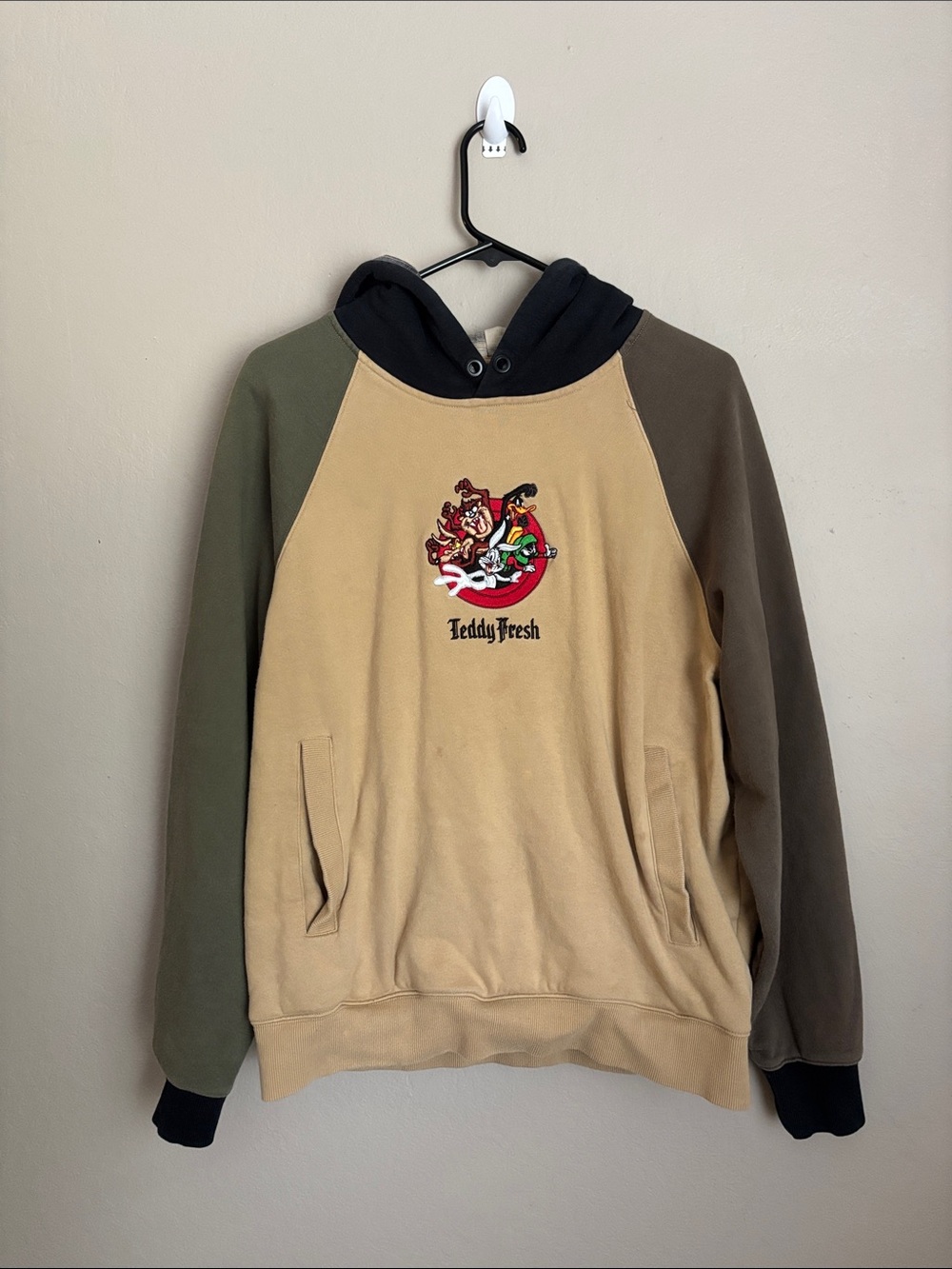 Teddy Fresh Colorblock Looney Tunes Hoodie size medium